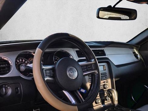 Used 2014 Ford Mustang Premium image 10