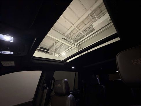 Used 2023 Chevrolet Suburban High Country w/ Premium Package 2 image 27