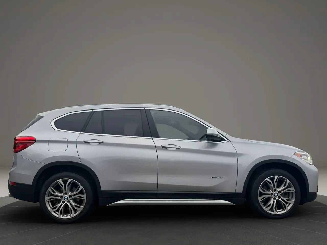 Used 2017 BMW X1 xDrive28i AWD/4WD image 4