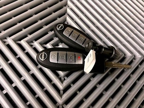 Used 2024 Nissan Titan PRO-4X w/ Pro-4x Convenience Package image 10