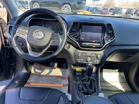 Used 2019 Jeep Cherokee Limited w/ Luxury Group image 9