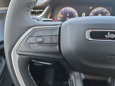 New 2025 Jeep Grand Cherokee Laredo X w/ Luxury Tech Group I AWD/4WD image 23