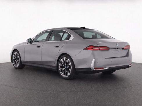 Used 2026 BMW 530i RWD image 5