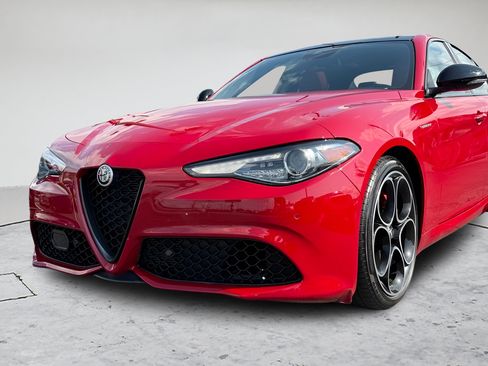 Used 2023 Alfa Romeo Giulia Veloce RWD image 35