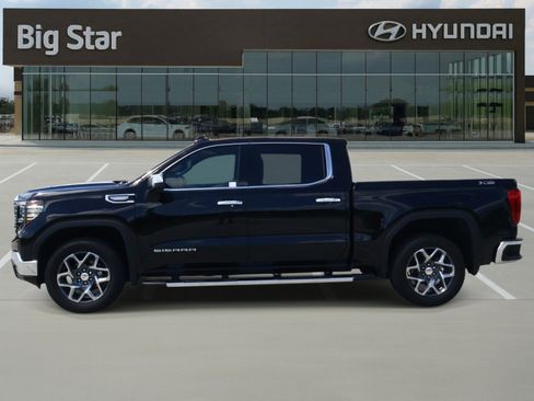 Used 2025 GMC Sierra 1500 SLT AWD/4WD image 2