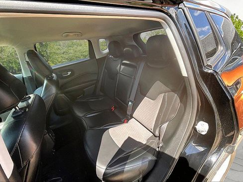 Used 2019 Jeep Compass Latitude w/ Popular Equipment Group AWD/4WD image 16