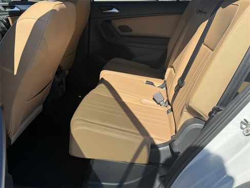 Used 2022 Volkswagen Tiguan SE image 22