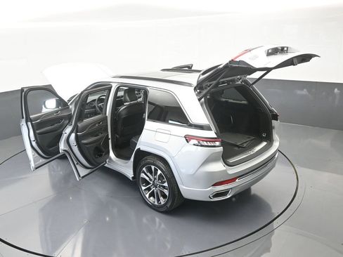 Used 2024 Jeep Grand Cherokee Overland w/ Luxury Tech Group IV image 74