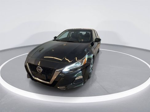 Used 2019 Nissan Altima 2.5 SR w/ SR Premium Package AWD/4WD image 3