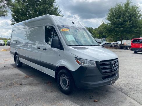 Used 2023 Mercedes-Benz Sprinter 2500 image 2