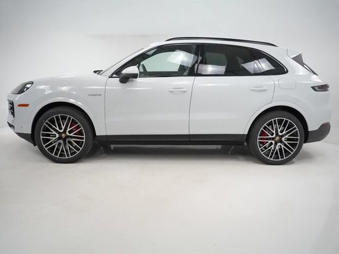 Certified 2026 Porsche Cayenne S AWD/4WD image 2