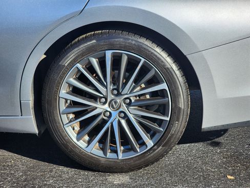 Used 2022 Lexus ES 350 w/ Premium Package image 10