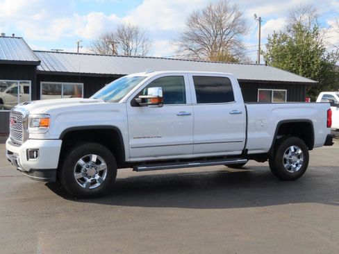 Used 2019 GMC Sierra 3500 Denali w/ Duramax Plus Package image 2