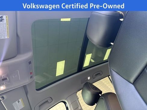 Certified 2024 Volkswagen Tiguan SE w/ Panoramic Sunroof Package image 20