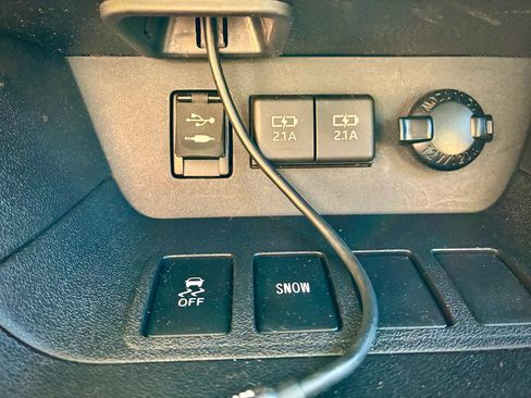 Used 2019 Toyota Highlander XLE FWD image 59