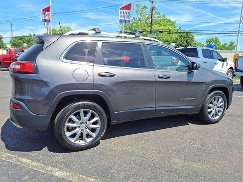 Used 2018 Jeep Cherokee Limited AWD/4WD image 7