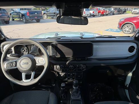 Used 2024 Jeep Wrangler Unlimited Sahara AWD/4WD image 14