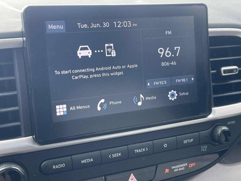 Used 2024 Hyundai Venue SEL FWD image 15