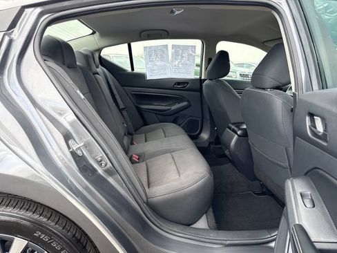 Used 2025 Nissan Altima 2.5 SV FWD image 10