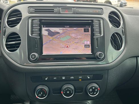 Used 2016 Volkswagen Tiguan SE image 18