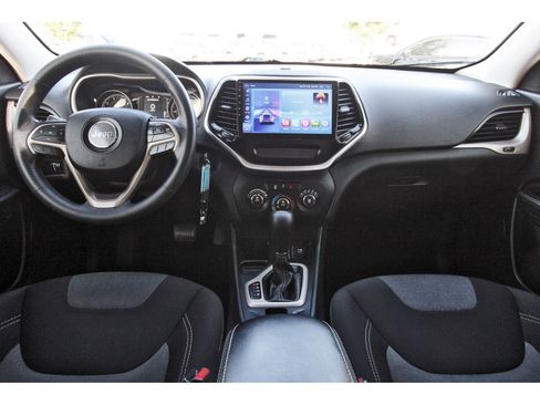 Used 2015 Jeep Cherokee Sport image 12