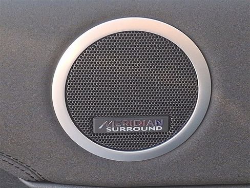 New 2025 Land Rover Discovery S image 19