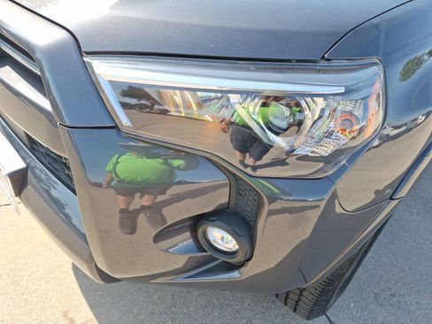 Used 2022 Toyota 4Runner SR5 Premium w/ Moonroof Package RWD image 10