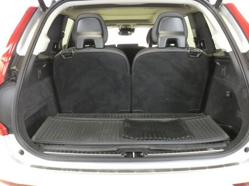 Used 2021 Volvo XC90 T6 Momentum w/ Protection Package Premier image 17