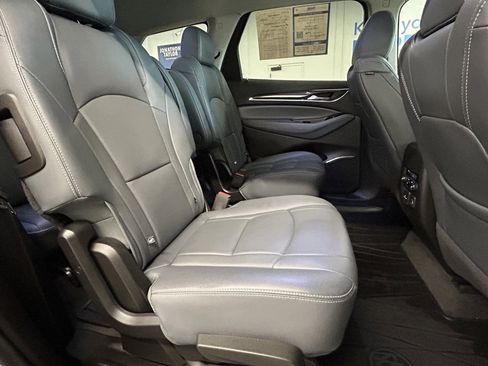 Used 2019 Buick Enclave Premium image 18