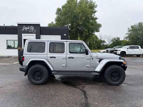 Used 2018 Jeep Wrangler Unlimited Sahara AWD/4WD image 3