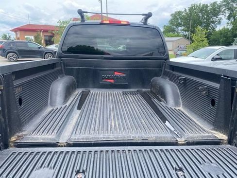 Used 2012 Nissan Frontier SV AWD/4WD image 19