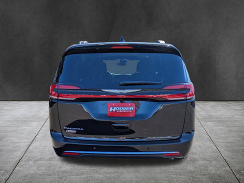 New 2026 Chrysler Pacifica Pinnacle image 5