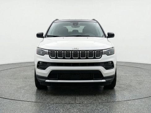 Used 2025 Jeep Compass Limited AWD/4WD image 2