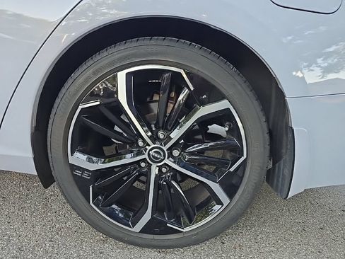Certified 2024 Nissan Altima 2.5 SR w/ SR Premium Package FWD image 12