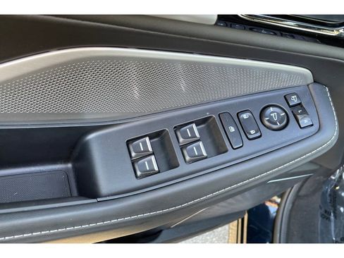 Certified 2025 Acura MDX FWD w/ Technology Package image 11