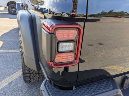 Used 2024 Jeep Gladiator Mojave w/ Technology Group image 13