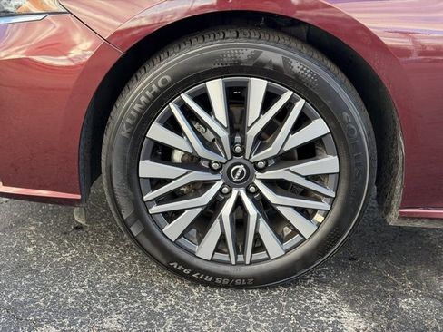 Used 2025 Nissan Altima 2.5 SV image 8