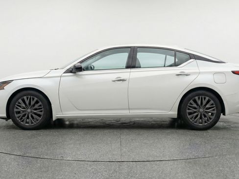 Used 2025 Nissan Altima 2.5 SV image 5