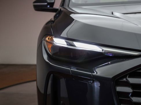 Certified 2025 Audi Q5 Premium w/ Convenience Package AWD/4WD image 8