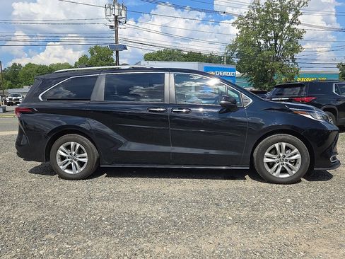 Used 2024 Toyota Sienna Limited AWD/4WD image 9