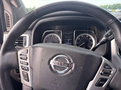 Used 2018 Nissan Titan SL AWD/4WD image 15