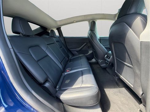 Used 2022 Tesla Model Y Long Range AWD/4WD image 39