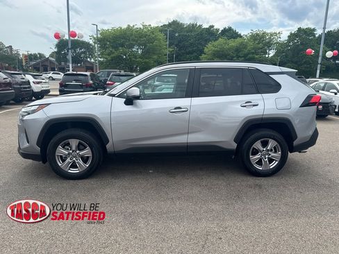 Used 2025 Toyota RAV4 XLE AWD/4WD image 4