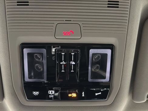 Used 2024 Volkswagen Atlas SEL AWD/4WD image 34