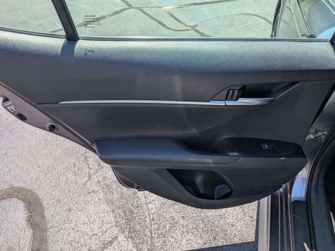 Used 2019 Toyota Camry SE w/ Carpet Mat Package FWD image 26
