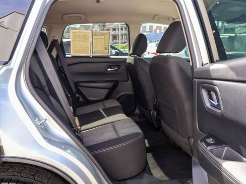 Used 2024 Nissan Rogue SV image 30