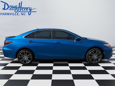 Used 2016 Toyota Camry SE image 6