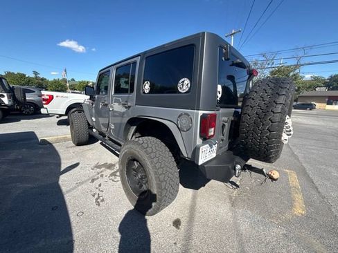 Used 2018 Jeep Wrangler Unlimited Sport S AWD/4WD image 4