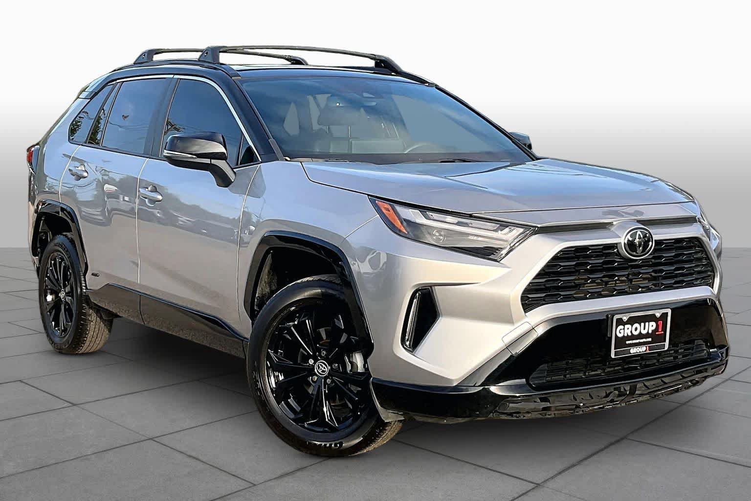 Used 2025 Toyota RAV4 XSE AWD/4WD image 3