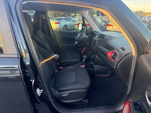 Used 2019 Jeep Renegade Trailhawk w/ LED Lighting Group image 32